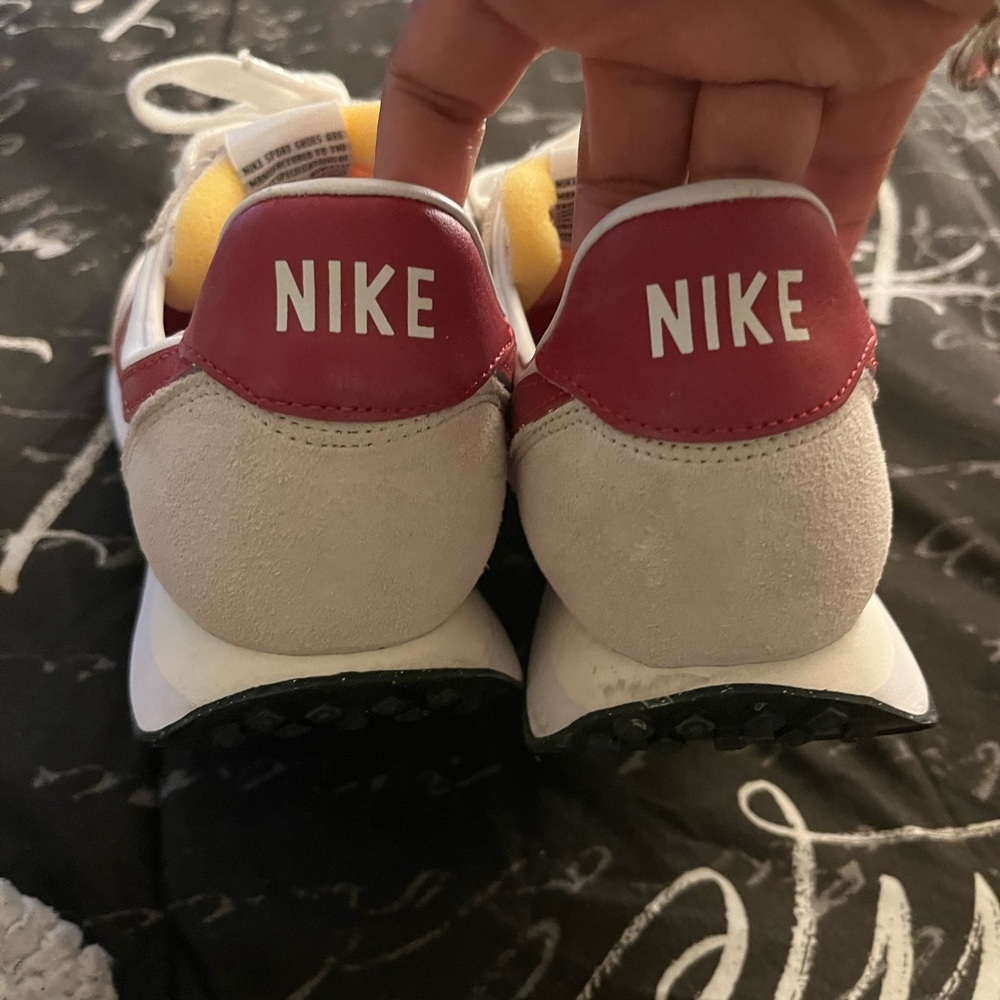 Nike - Picture 3 of 3